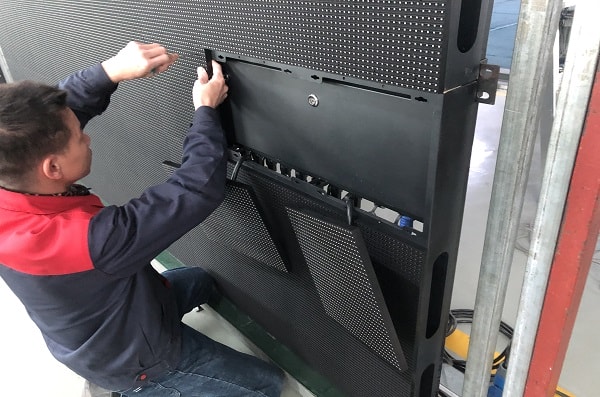 What is the difference between rear maintenance and front maintenance?