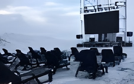 How does the LED display respond to the challenge of low temperature environment?