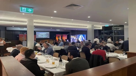 Pantalla tipo banner LED para interiores Premteco P2.5 en Australia