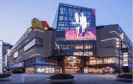 Perché i display LED per facciate multimediali sono un must per l'architettura moderna